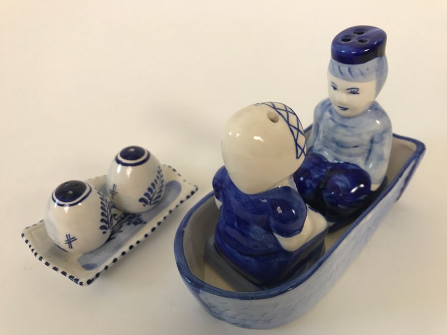 Pair Of Delft Blue Salt And Pepper Shakers [Photo 4]