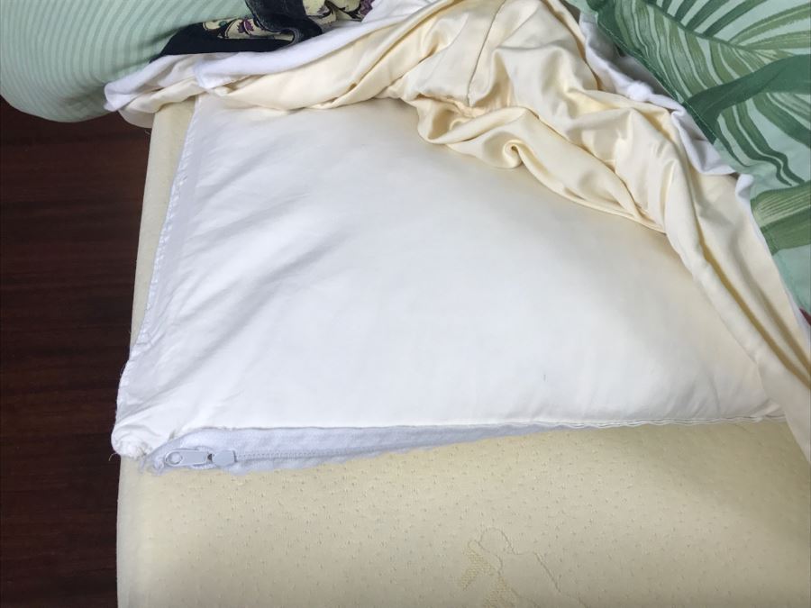 Queen Size Bed With Tempurpedic Mattress And Boxspring [Photo 7]