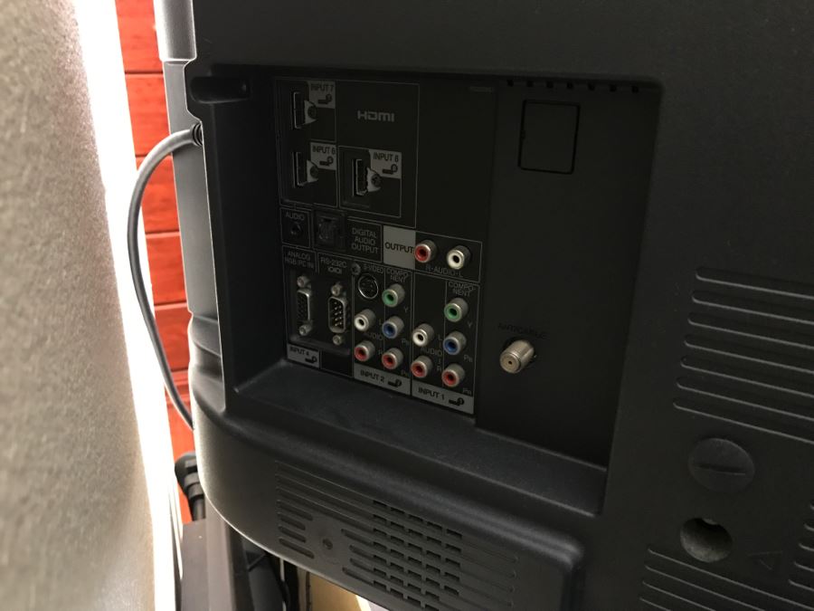 Sharp LC40E67U/N 40-Inch 1080p LCD HDTV [Photo 7]