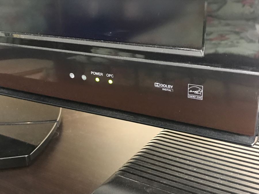 Sharp LC40E67U/N 40-Inch 1080p LCD HDTV [Photo 4]