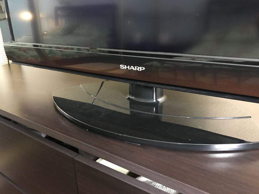 Sharp LC40E67U/N 40-Inch 1080p LCD HDTV [Photo 3]