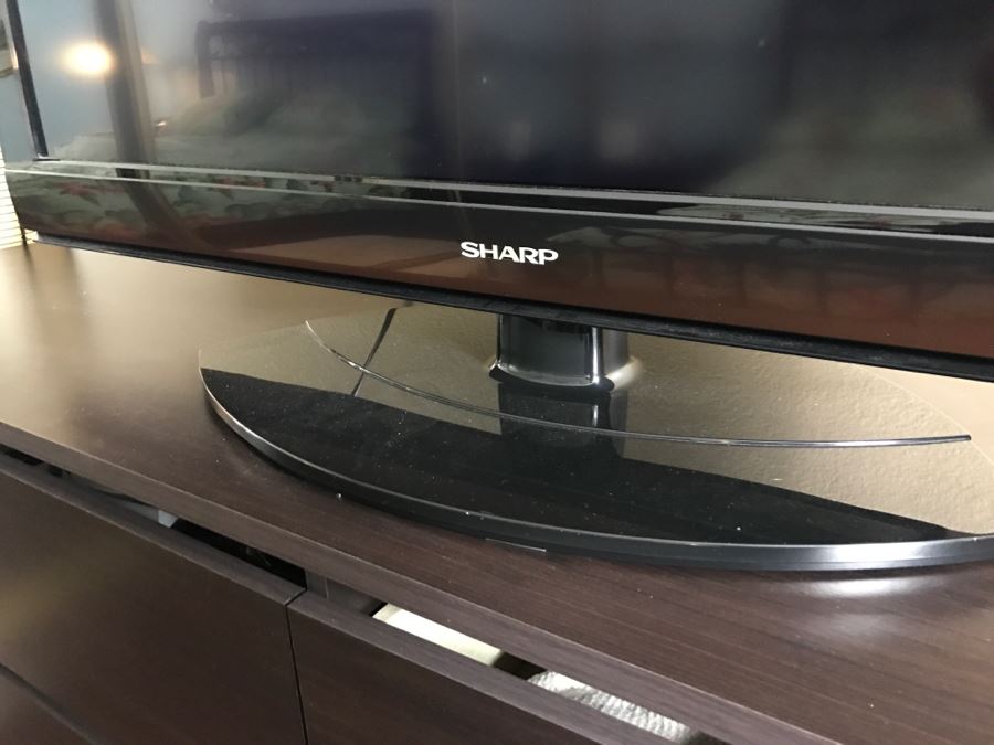 Sharp LC40E67U/N 40-Inch 1080p LCD HDTV [Photo 2]