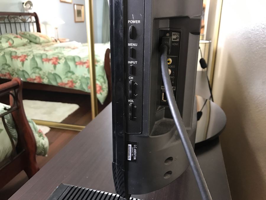 Sharp LC40E67U/N 40-Inch 1080p LCD HDTV [Photo 8]