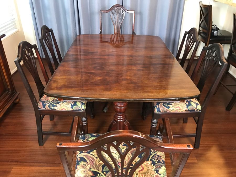 Stunning Mahogany Double Pedestal Dining Table With 6 Dining Chairs (2 Armchairs)