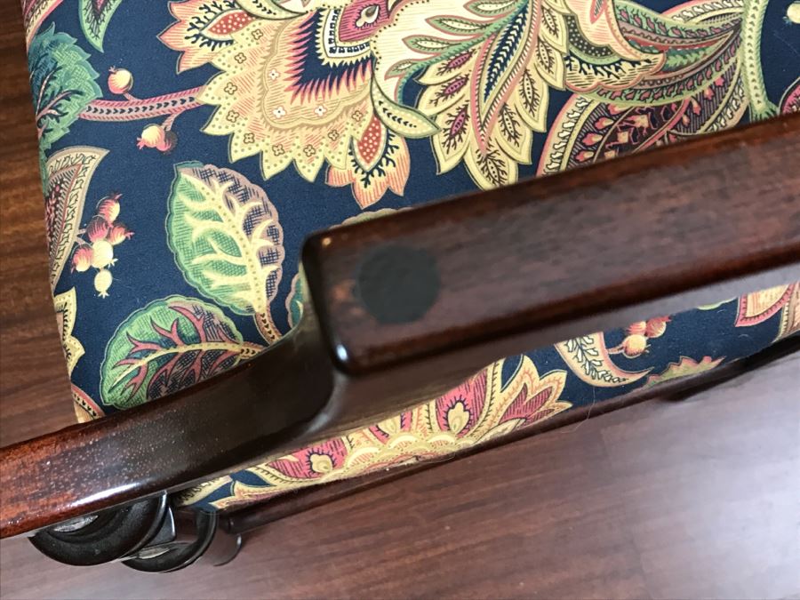 Stunning Mahogany Double Pedestal Dining Table With 6 Dining Chairs (2 Armchairs) [Photo 19]