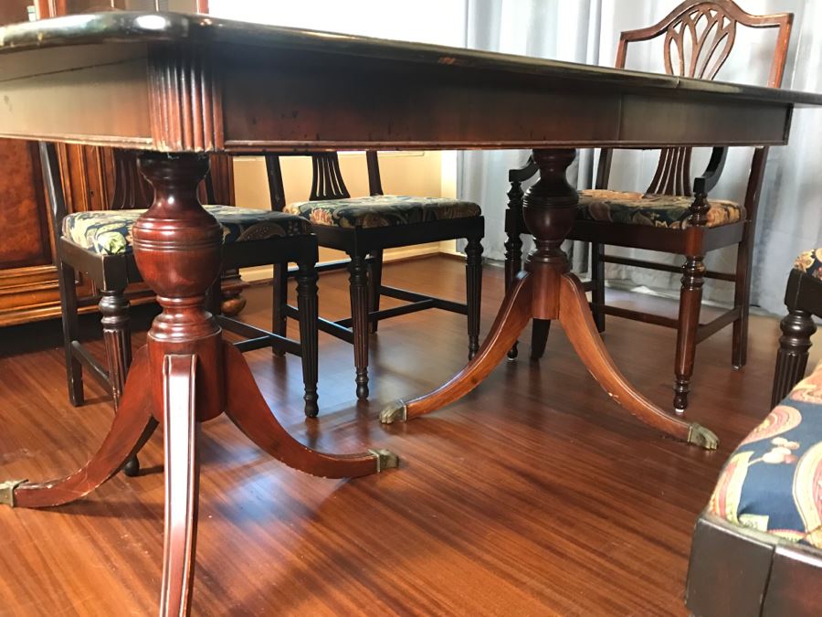 Stunning Mahogany Double Pedestal Dining Table With 6 Dining Chairs (2 Armchairs) [Photo 10]