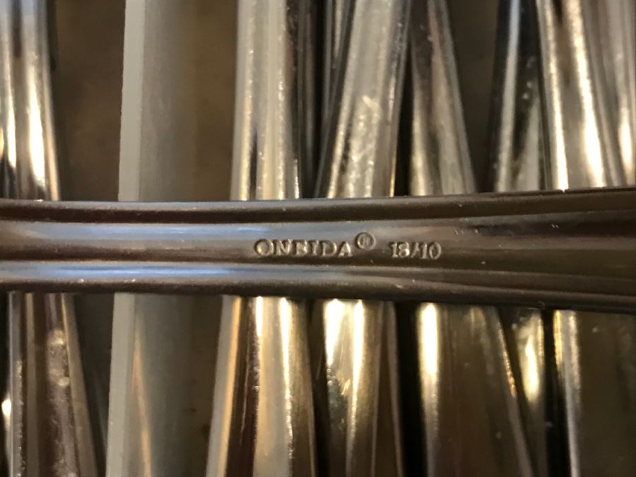 ONEIDA Stainless Steel Flatware Set [Photo 3]