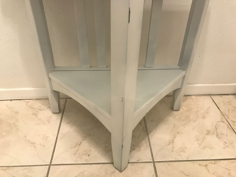 White 2-Tier Triangle Table [Photo 4]