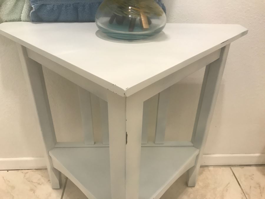 White 2-Tier Triangle Table [Photo 3]