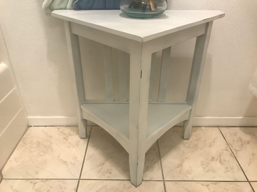 White 2-Tier Triangle Table [Photo 1]