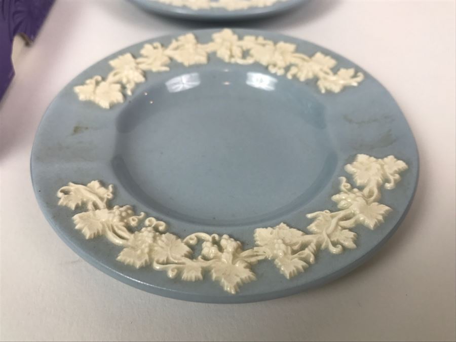 Pair Of Wedgwood Blue And White Ashtrays With Original Box [Photo 3]