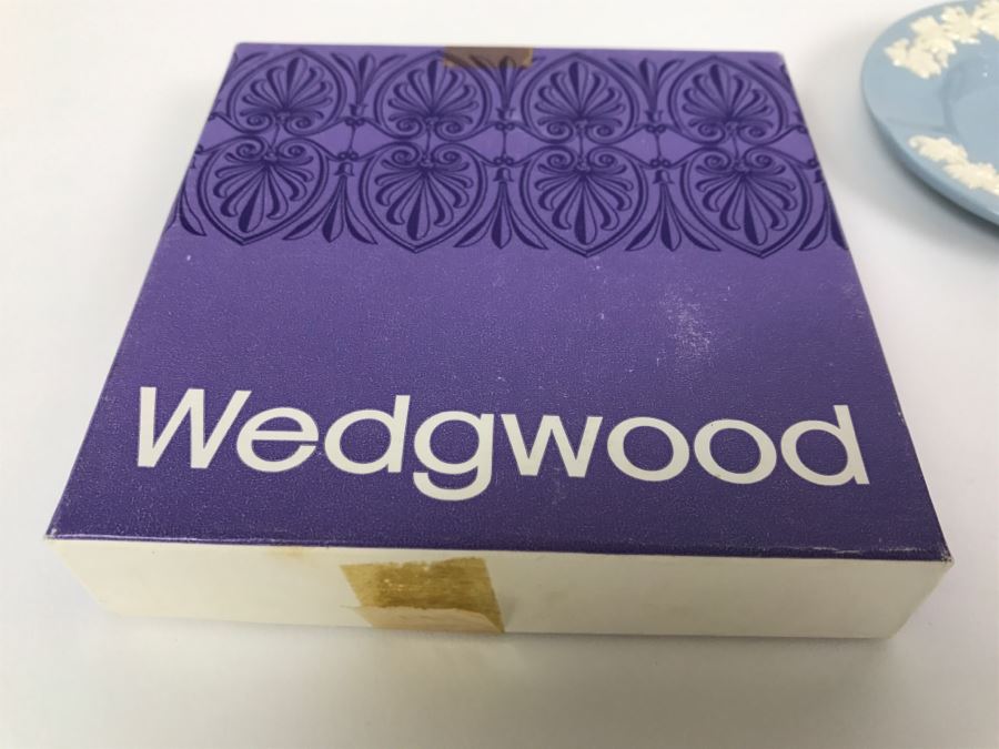 Pair Of Wedgwood Blue And White Ashtrays With Original Box [Photo 8]