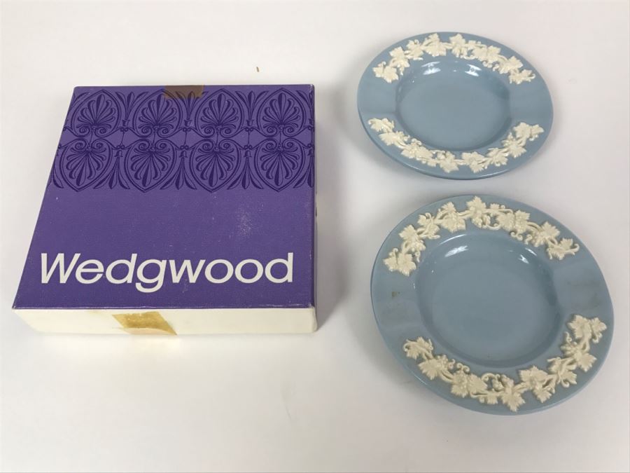 Pair Of Wedgwood Blue And White Ashtrays With Original Box [Photo 2]