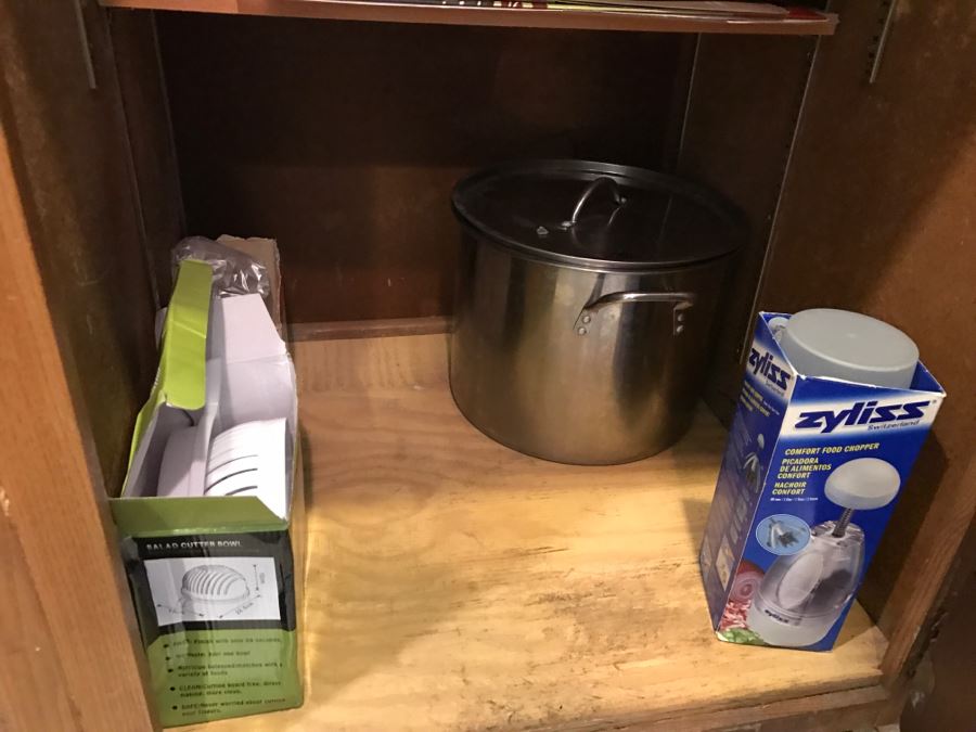 Huge Cabinet Lot Of Appliances, Glass Pyrex Bakeware, SS Teapot, Glass Tumbler Set, Magic Bullet, Mason Jars, Wooden Salad Bowl Set And More (See All Photos) [Photo 26]