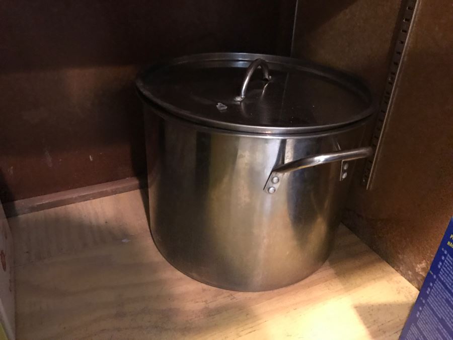 Huge Cabinet Lot Of Appliances, Glass Pyrex Bakeware, SS Teapot, Glass Tumbler Set, Magic Bullet, Mason Jars, Wooden Salad Bowl Set And More (See All Photos) [Photo 27]