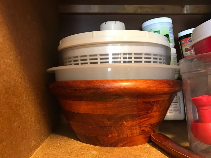Huge Cabinet Lot Of Appliances, Glass Pyrex Bakeware, SS Teapot, Glass Tumbler Set, Magic Bullet, Mason Jars, Wooden Salad Bowl Set And More (See All Photos) [Photo 17]