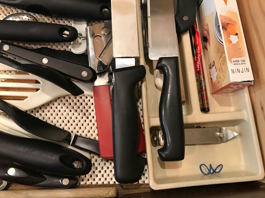 Lot Of Utensils And Knives [Photo 8]