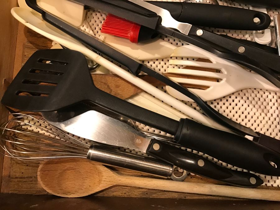Lot Of Utensils And Knives [Photo 2]