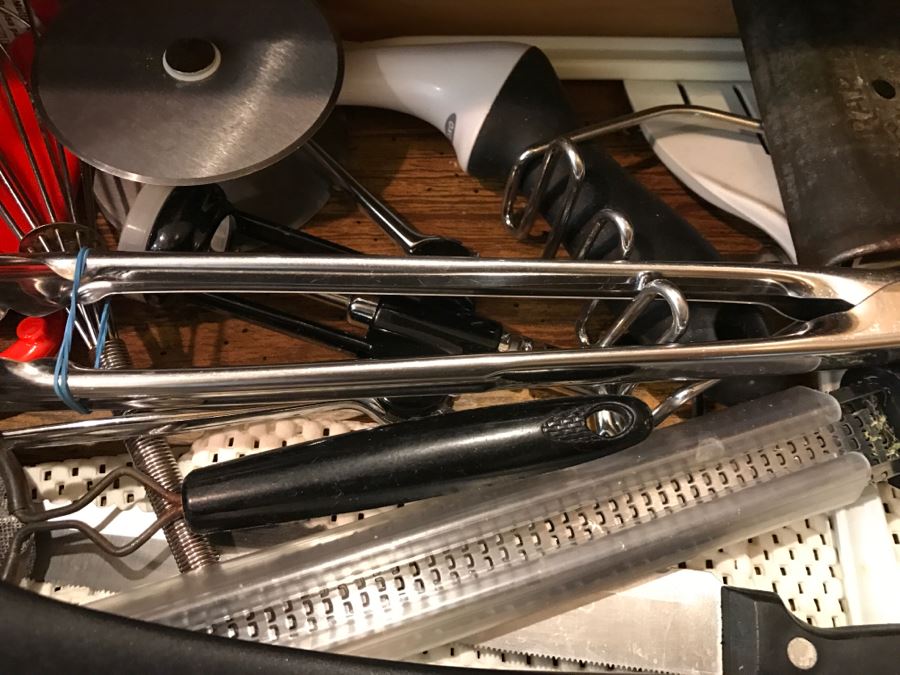 Lot Of Utensils And Knives [Photo 5]