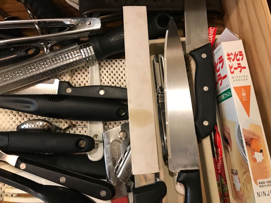 Lot Of Utensils And Knives [Photo 7]