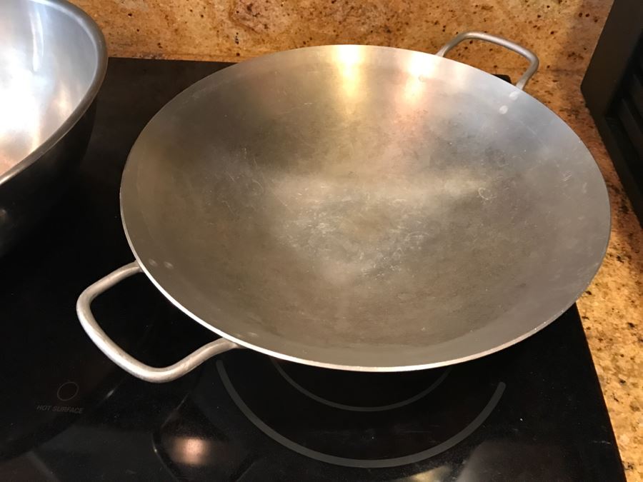 Large Stainless Steel Mixing Salad Bowl And Large Aluminum Pan With Lid [Photo 4]