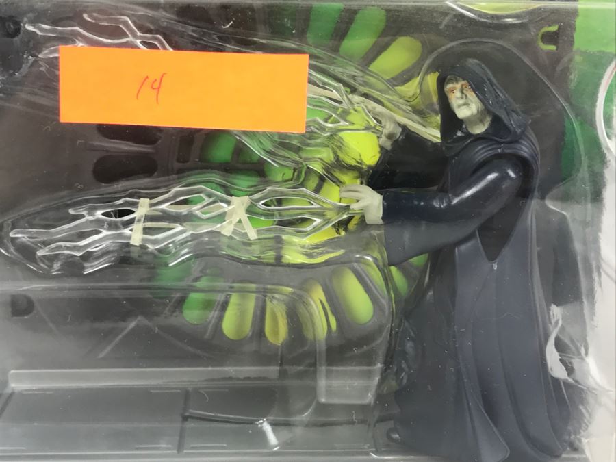 STAR WARS The Power Of The Force Emperor Palpatine Electronic Power F/X Kenner Hasbro 1997 New On Card [Photo 3]