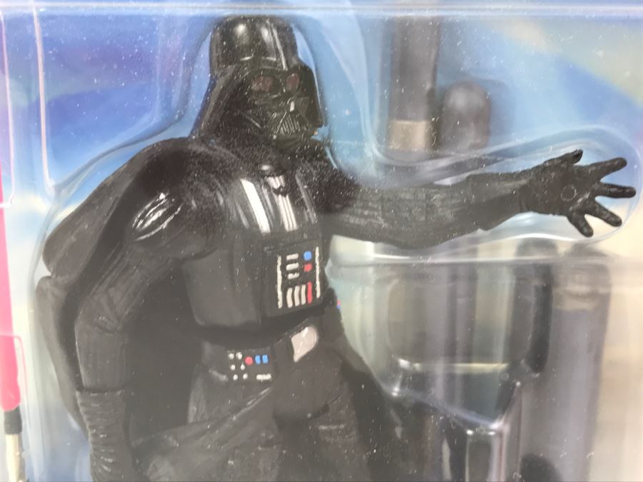 STAR WARS The Empire Strikes Back Darth Vader With Slashing Light Saber Attack Collection 1 Hasbro 2001 New On Card [Photo 4]