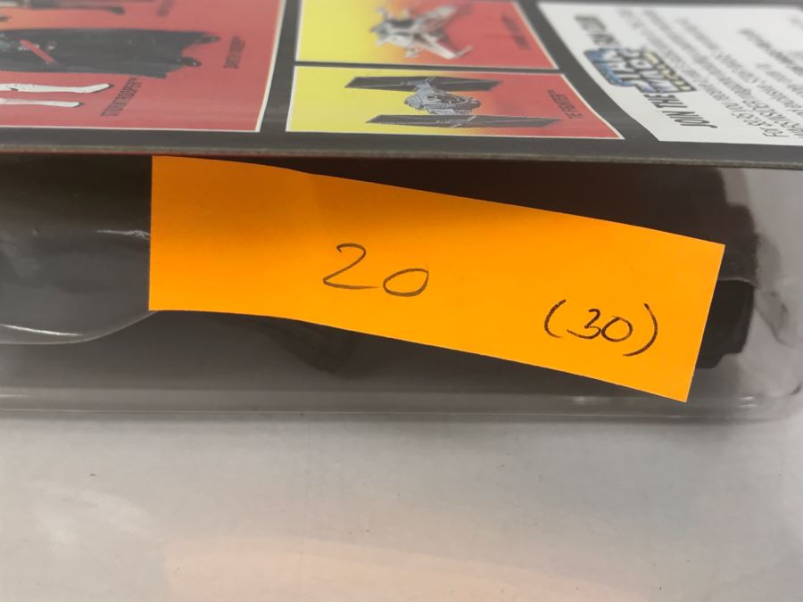 STAR WARS The Power Of The Force Darth Vader With Lightsaber And Removable Cape Kenner Tonka Hasbro 1995  69570/69572 New On Card [Photo 12]