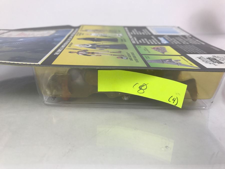 STAR WARS The Power Of The Force Leia In Boushh Disguise with Blaster Rifle and Bounty Hunter Helmet Collection 1 Kenner Hasbro 1997 69570/69818 New On Card [Photo 13]