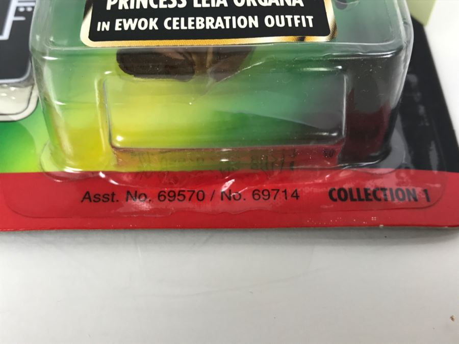 STAR WARS The Power Of The Force Princess Leia Organa in Ewok Celebration Outfit Freeze Frame Action Slide Collection 1 Kenner Hasbro 1997 69570/69714 New On Card [Photo 8]