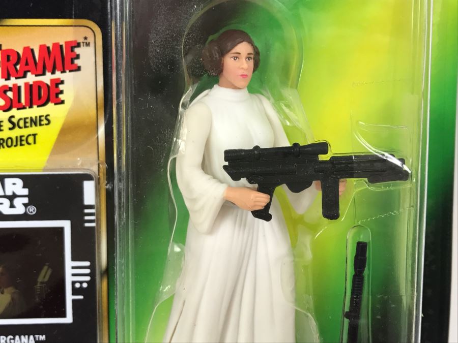 STAR WARS The Power Of The Force Princess Leia Organa With Blaster Rifle And Long Barreled Pistol Freeze Frame Action Slide Collection 1 Kenner Hasbro 1997 69570/69824 New On Card [Photo 4]