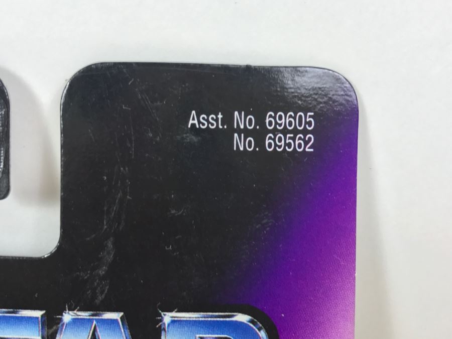 STAR WARS Shadows Of The Empire Chewbacca In Bounty Hunter Disguise With Vibro Axe And Heavy Blaster Rifle Kenner Hasbro 1996 69605/69562 New On Card [Photo 2]