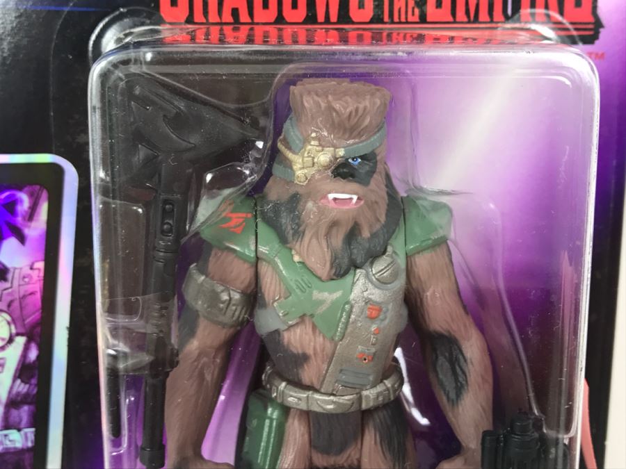 STAR WARS Shadows Of The Empire Chewbacca In Bounty Hunter Disguise With Vibro Axe And Heavy Blaster Rifle Kenner Hasbro 1996 69605/69562 New On Card [Photo 4]
