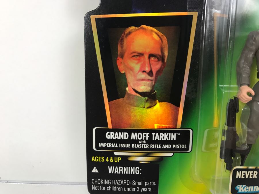 STAR WARS The Power Of The Force Grand Moff Tarkin With Imperial Issue Blaster Rifle And Pistol Collection 3 Kenner Hasbro 1996 69705/69702 New On Card [Photo 7]