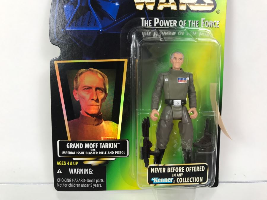STAR WARS The Power Of The Force Grand Moff Tarkin With Imperial Issue Blaster Rifle And Pistol Collection 3 Kenner Hasbro 1996 69705/69702 New On Card [Photo 4]