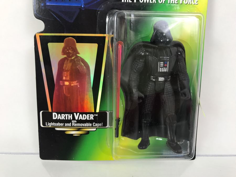 STAR WARS The Power Of The Force Darth Vader With Lightsaber And Removable Cape Collection 1 Kenner Hasbro 1995  69570/69572 New On Card [Photo 4]