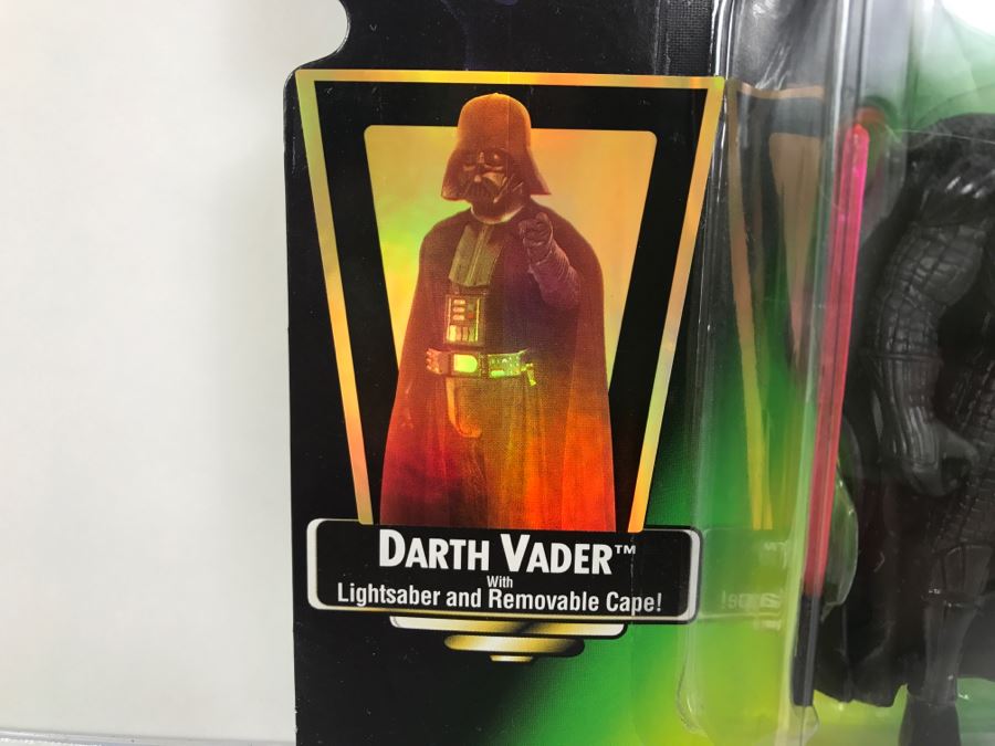 STAR WARS The Power Of The Force Darth Vader With Lightsaber And Removable Cape Collection 1 Kenner Hasbro 1995  69570/69572 New On Card [Photo 7]
