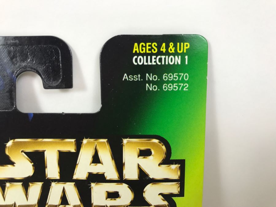 STAR WARS The Power Of The Force Darth Vader With Lightsaber And Removable Cape Collection 1 Kenner Hasbro 1995  69570/69572 New On Card [Photo 3]