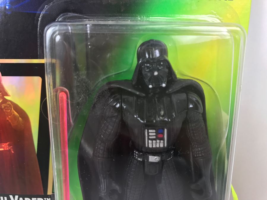 STAR WARS The Power Of The Force Darth Vader With Lightsaber And Removable Cape Collection 1 Kenner Hasbro 1995  69570/69572 New On Card [Photo 5]