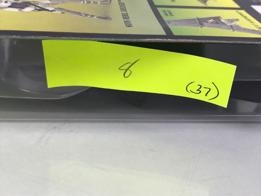 STAR WARS The Power Of The Force Darth Vader With Lightsaber And Removable Cape Collection 1 Kenner Hasbro 1995  69570/69572 New On Card [Photo 12]