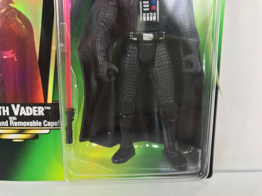 STAR WARS The Power Of The Force Darth Vader With Lightsaber And Removable Cape Collection 1 Kenner Hasbro 1995  69570/69572 New On Card [Photo 6]