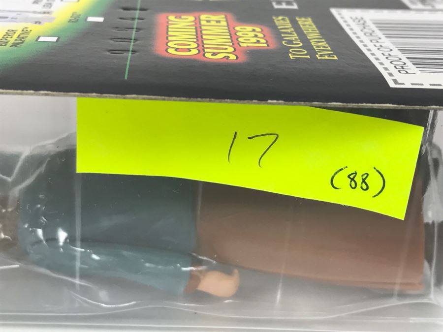 STAR WARS Episode 1 Aunt Beru With Service Droid Flashback Photo Hasbro 1998 69680/84049 New On Card [Photo 12]