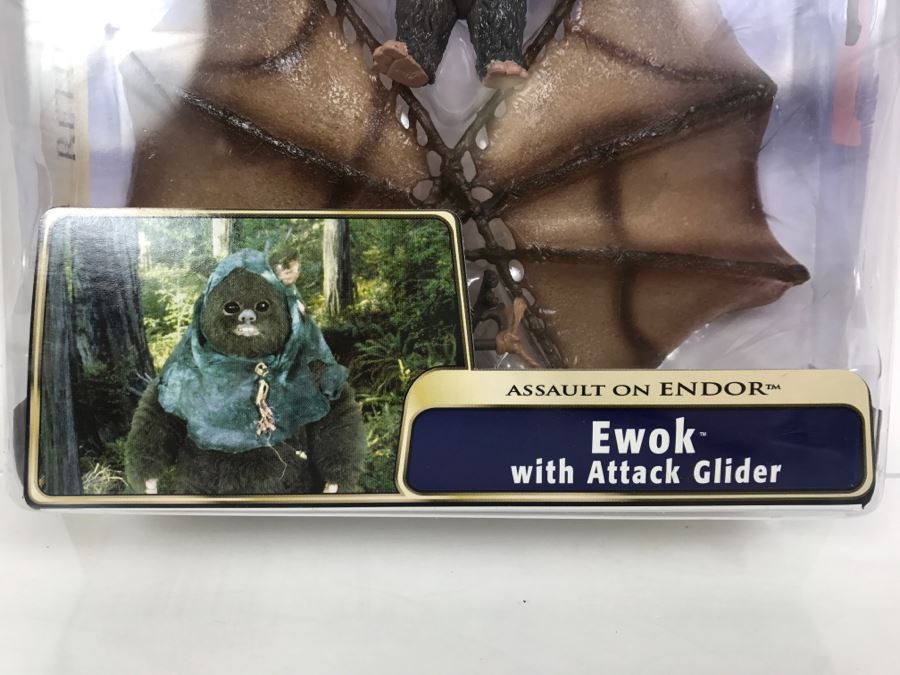 STAR WARS Return Of The Jedi Assault On Endor Ewok With Attack Glider  Hasbro 2004 84782/84716 New On Card [Photo 6]