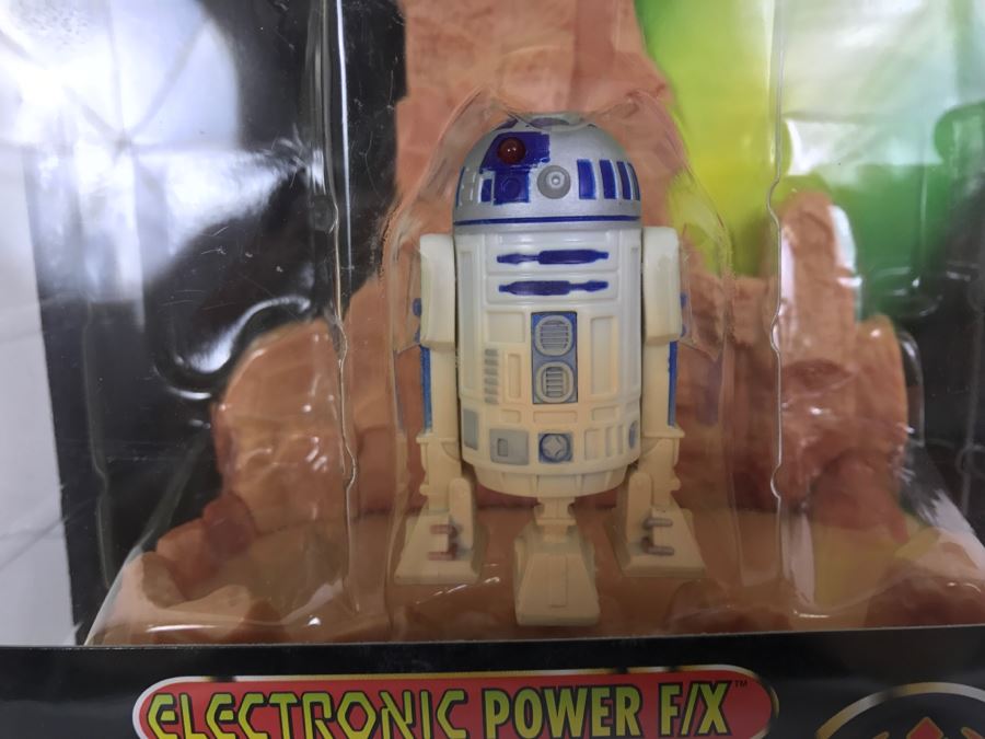 STAR WARS The Power Of The Force Rebel Alliance R2-D2 Electronic Power F/X With Light-Up Radar Eye, Authentic Sounds And Remote Action Kenner Hasbro 1996 69615/69646 New On Card [Photo 5]