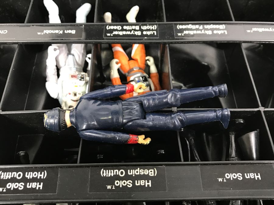 STAR WARS The Empire Strikes Back Darth Vader Accessory Storage Chamber With Action Figures Some From Hong Kong Dated in 1979/1980 [Photo 26]