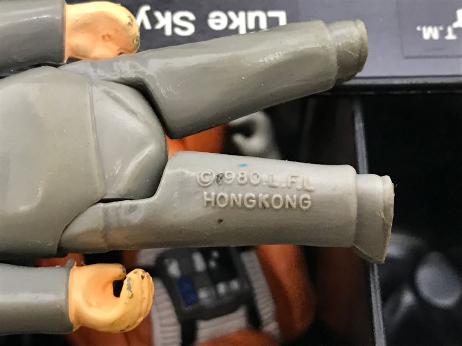 STAR WARS The Empire Strikes Back Darth Vader Accessory Storage Chamber With Action Figures Some From Hong Kong Dated in 1979/1980 [Photo 15]