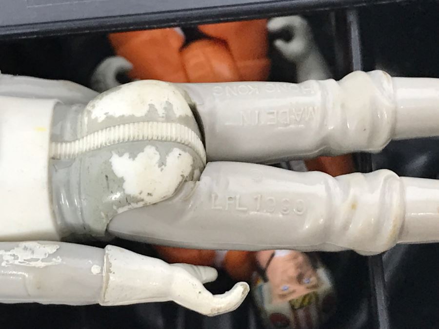 STAR WARS The Empire Strikes Back Darth Vader Accessory Storage Chamber With Action Figures Some From Hong Kong Dated in 1979/1980 [Photo 21]