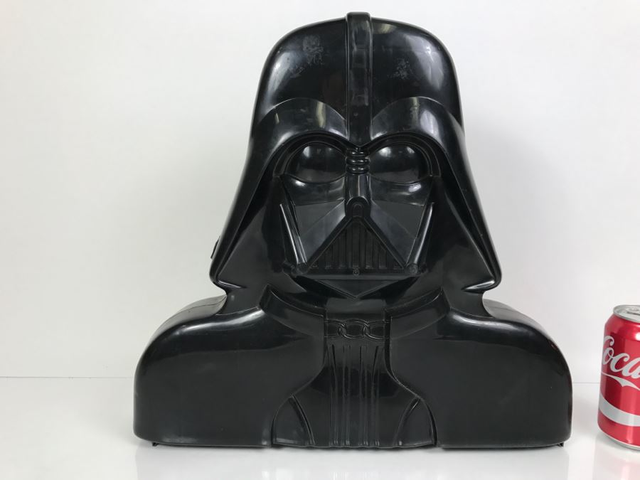 STAR WARS The Empire Strikes Back Darth Vader Accessory Storage Chamber With Action Figures Some From Hong Kong Dated in 1979/1980 [Photo 27]