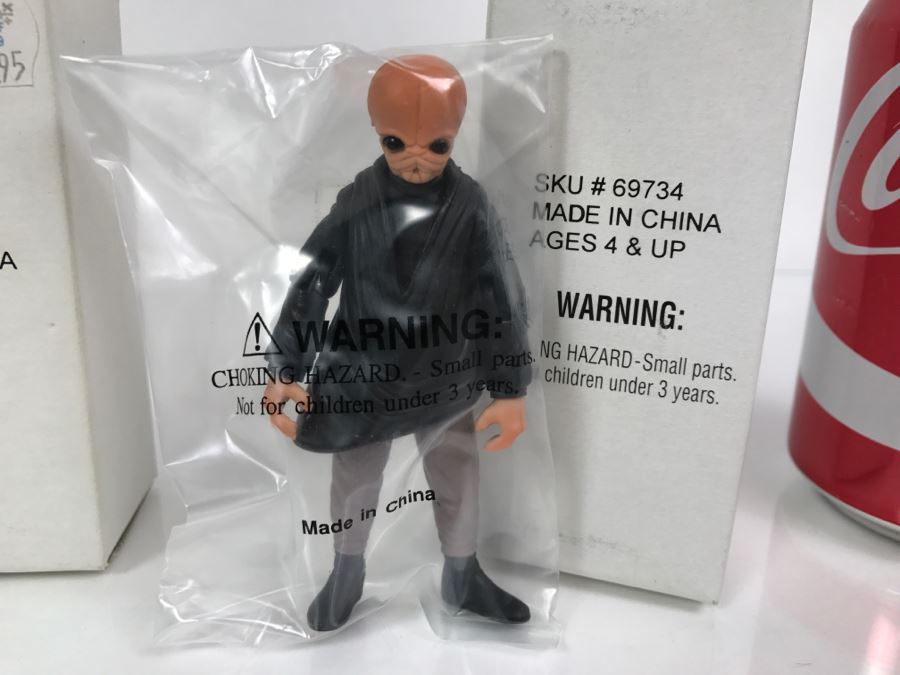 STAR WARS Two Figures SKU# 69736 And SKU# 69734 Made In China New In Box [Photo 4]