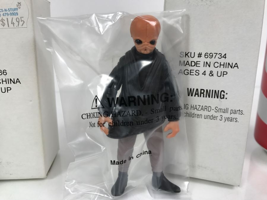 STAR WARS Two Figures SKU# 69736 And SKU# 69734 Made In China New In Box [Photo 5]